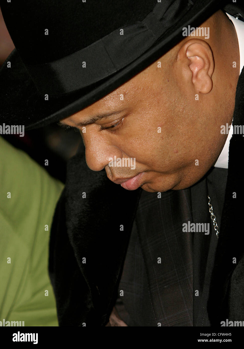 Feb 06, 2007 ; New York, NY, USA ; Le Révérend RUN aka REV RUN aka JOSEPH SIMMONS, anciennement de la trio rap Run DMC ont été parmi les invités à la première rangée Temperley London défilé mardi. La mode féminine conçu par Alice Temperely pour l'Automne/Hiver 07 saison étaient une partie de Mercedez Benz fashi Banque D'Images
