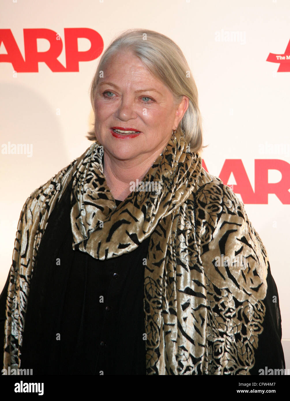 Feb 06, 2007 ; Los Angeles, CA, USA ; LOUISE FLETCHER arrivant à l'AARP Magazine 2007 Les films lauréats des Prix pour les adultes le dîner et cérémonie, tenue à l'hôtel Bel-Air à Los Angeles. Crédit obligatoire : photo par Camilla Zenz/ZUMA Press. (©) Copyright 2007 by Camilla Zenz Banque D'Images