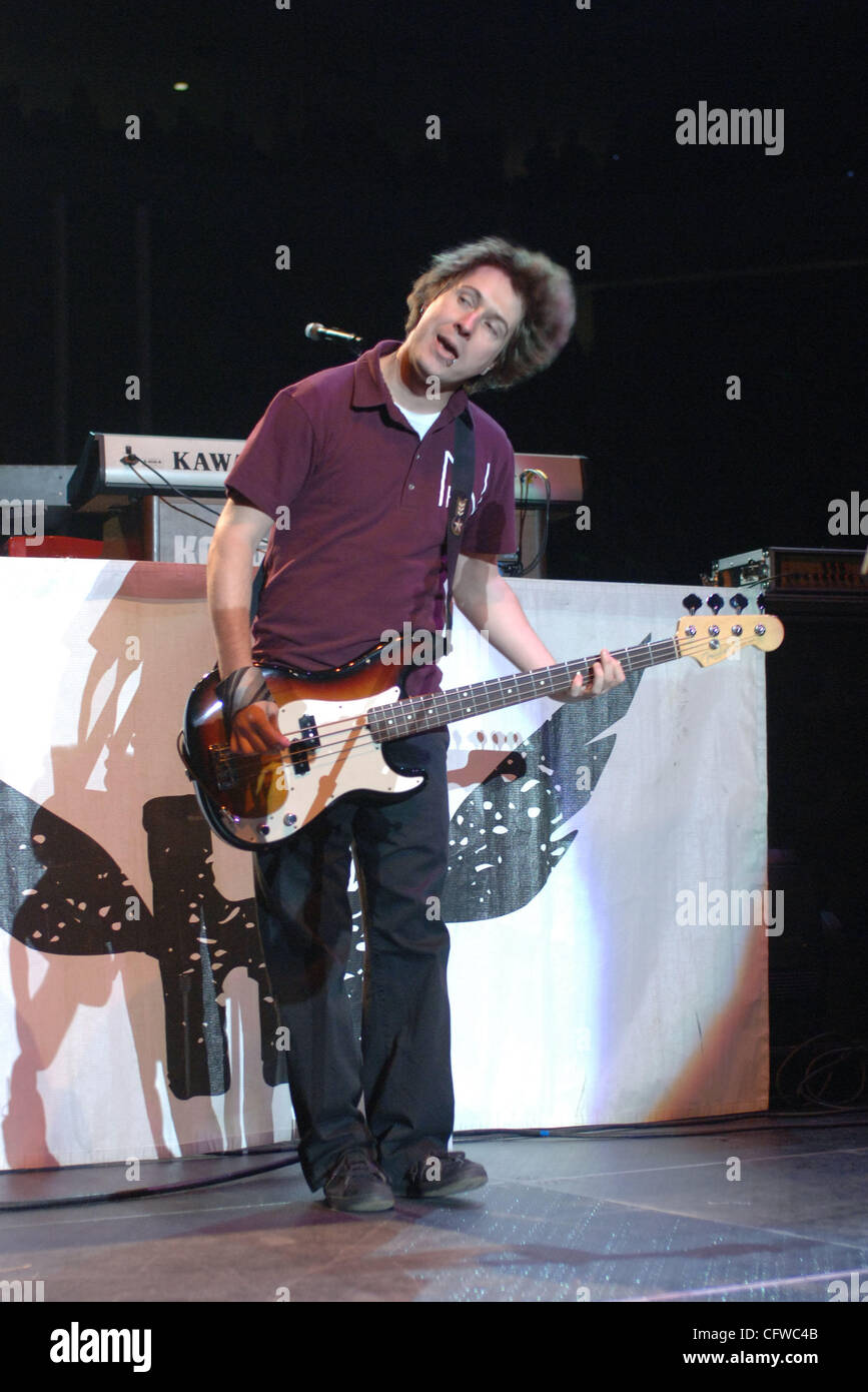 18 févr. 2007 - Norfolk, VI, USA - Le bassiste JONATHAN STEINGARD de Hawk Nelson arrive en ville avec Winterjam 2007 réunissant la musique chrétienne et sauver les âmes au centre Constant. (Crédit Image : © Jeff Moore/ZUMA Press) Banque D'Images