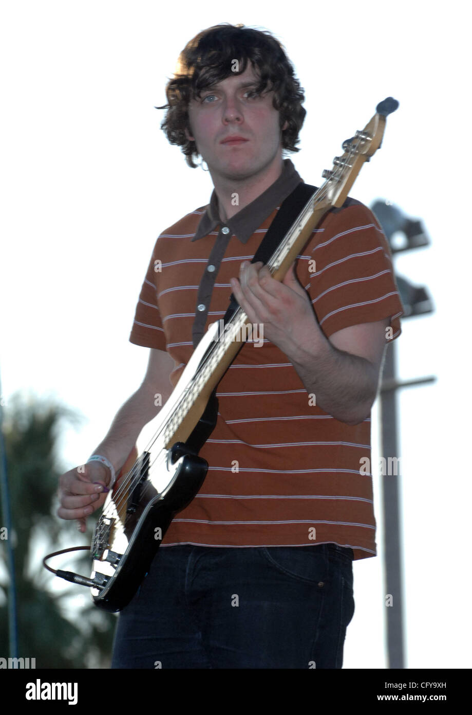 27 avril 2007, Indio, CA ; USA, musiciens Arctic Monkeys il se produit dans le cadre de la Coachella 2007 Music and Arts Festival qui a eu lieu à l'Empire Polo Field situé dans la région de Indio. Les trois jours du festival attire plus de 60 000 fans par jour qui voyagent de partout dans le pays pour voir une variété de Banque D'Images 27 avril 2007, Indio, CA ; USA, musiciens Arctic Monkeys il se produit dans le cadre de la Coachella 2007 Music and Arts Festival qui a eu lieu à l'Empire Polo Field situé dans la région de Indio. Les trois jours du festival attire plus de 60 000 fans par jour qui voyagent de partout dans le pays pour voir une variété de Banque D'Images