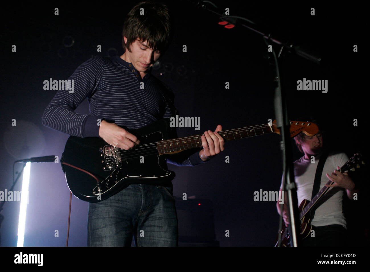 Arctic Monkeys à l'Hammerstein Ballroom le 15 mai 2007. Alex Turner -chant et à la guitare. Nick O'Malley à la basse Jamie Cook à la guitare Banque D'Images Arctic Monkeys à l'Hammerstein Ballroom le 15 mai 2007. Alex Turner -chant et à la guitare. Nick O'Malley à la basse Jamie Cook à la guitare Banque D'Images