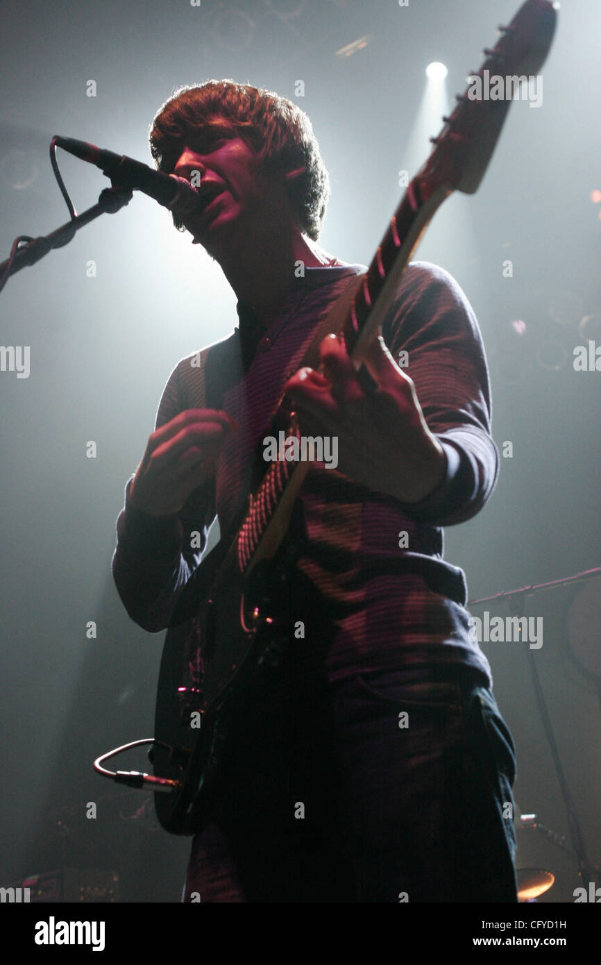 Arctic Monkeys à l'Hammerstein Ballroom le 15 mai 2007. Alex Turner -chant et à la guitare. Banque D'Images Arctic Monkeys à l'Hammerstein Ballroom le 15 mai 2007. Alex Turner -chant et à la guitare. Banque D'Images
