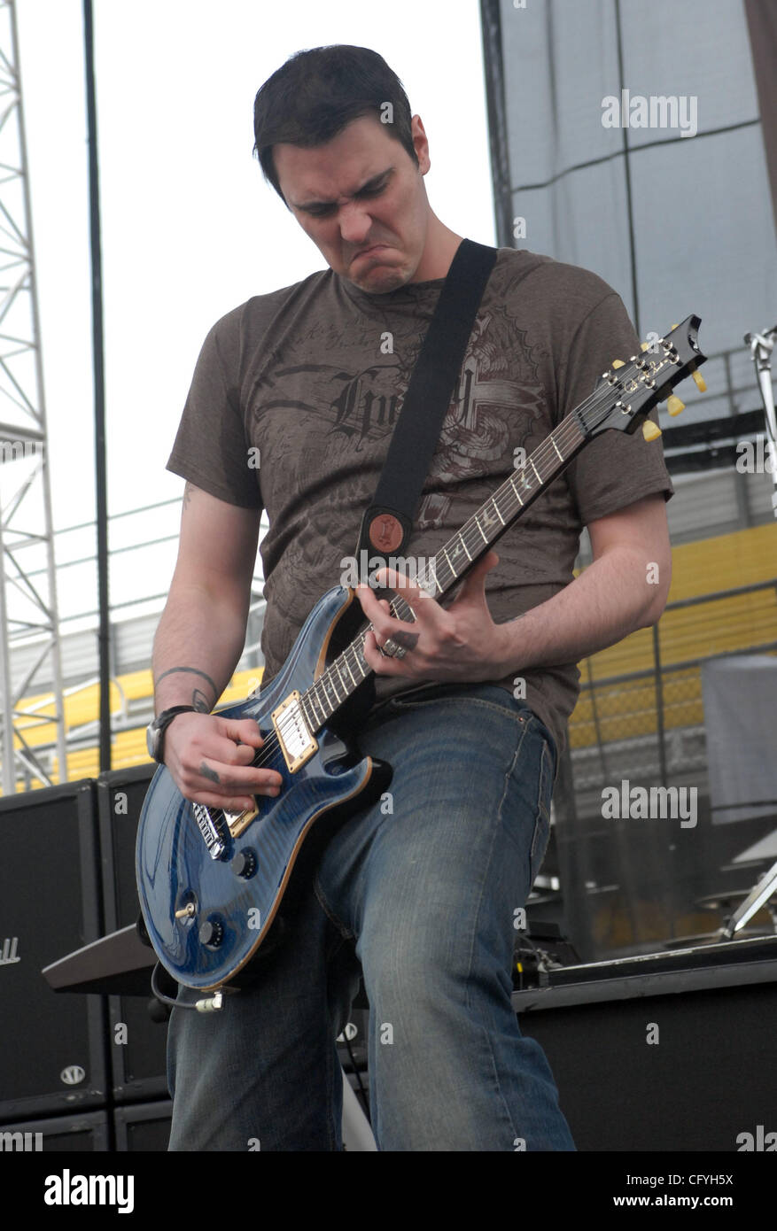 19 mai 2007, Columbus, OH, USA, chanteur BEN BURNLEY du groupe BREAKING BENJAMIN procède à un live complet public de plus de 40 000 lors de la première assemblée annuelle sur la gamme Rock Festival qui a eu lieu au stade de l'équipage situé dans le centre-ville de Columbus. Copyright 2007 Jason Moore. Crédit obligatoire : Jason Moo Banque D'Images