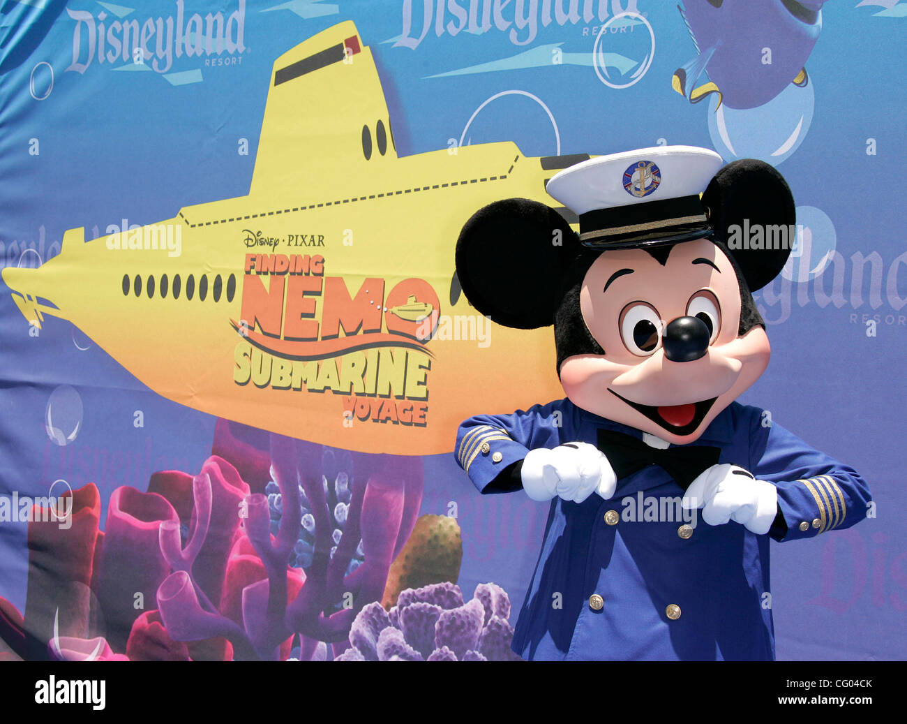Jun 10, 2007 - Anaheim, Californie, USA - l'acteur Mickey Mouse à l'ouverture de Nemo Submarine voyage à Disneyland Park. (Crédit Image : © Lisa O'Connor/ZUMA Press) Banque D'Images