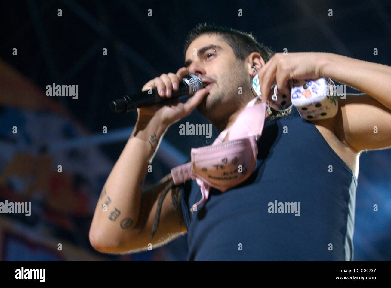 L'Espagne. Madrid. Plaza de Toros de las Ventas. Melendi pendant le concert à Madrid pour les MTV 24. Banque D'Images
