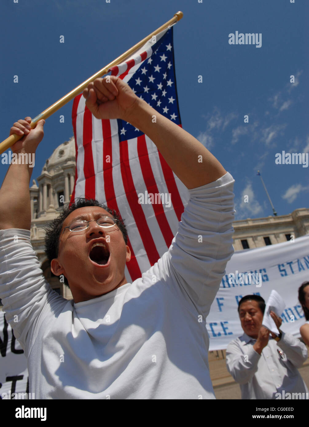 19 juin 2007 - St Paul, MN, USA - 500 se sont rassemblés sur le Hmong State Capitol steps au midi à l'appui du général Vang Pao. (Crédit Image : © Richard Sennott/Minneapolis Star Tribune/ZUMA Press) Banque D'Images