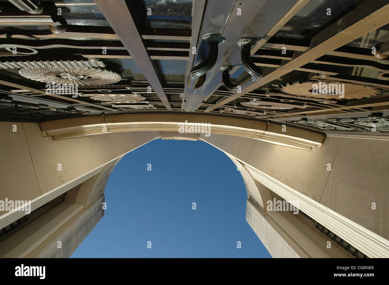 10 juil 2007 - Dallas, TX, USA - Fair Park à Dallas, Texas, est le foyer de la plus grande collection de bâtiments art déco dans le monde.porte avant du hall de l'état des capacités. (Crédit Image : © David Teagle/ZUMA Press) Banque D'Images