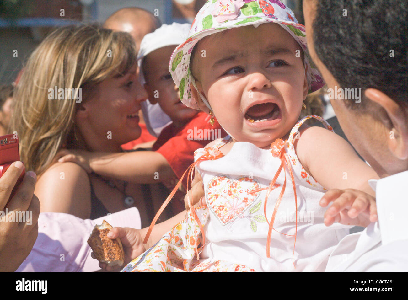 Ibrahim Tatlises 55 L Un Des Plus Celebres Pop Stars Fait Peur A Bebe Comme Il Fait Une Tournee A Travers L Istanbul Sur Son Bus Entre Les Apparitions A La Television Il Est