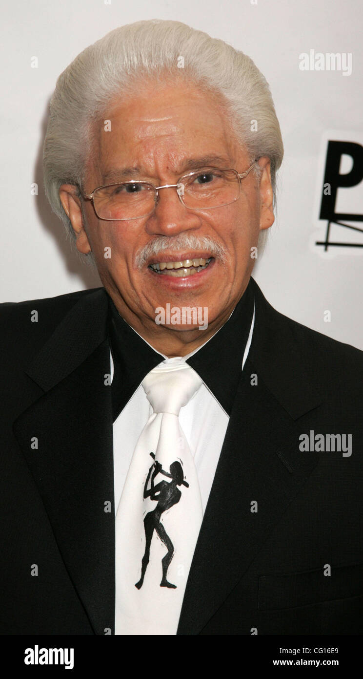 Jul 26, 2007 - New York, NY, USA - Musicien Johnny Pacheco à l'arrivée de "El Cantante", tenue à AMC 42e Rue. (Crédit Image : © Nancy/Kaszerman ZUMA Press) Banque D'Images