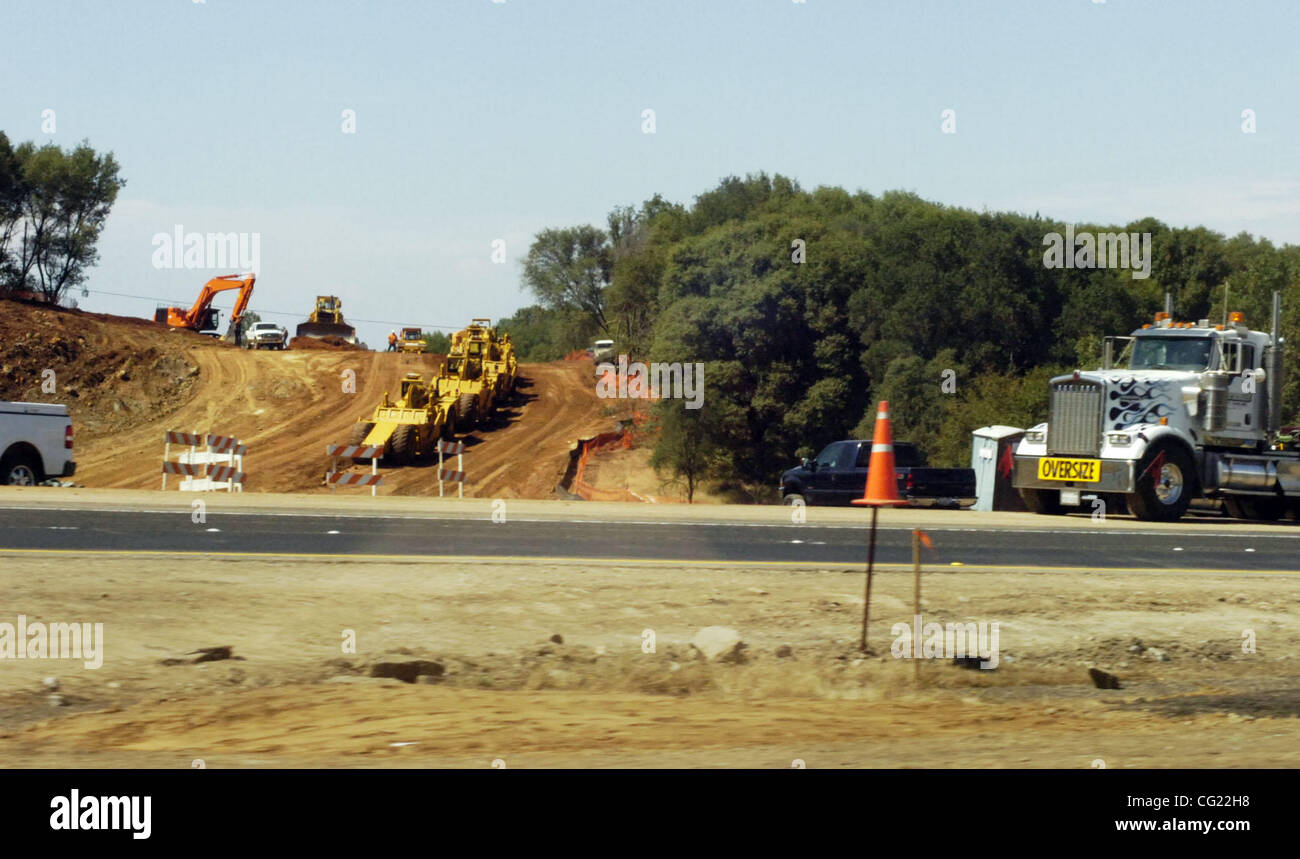 Caltrans, travaille sur la construction de l'Oaks casino Foothill interchange, sur le côté nord de l'autoroute 50 entre Shingle Springs Drive et de Greenstone Road, le 31 mai 2007. Sacramento Bee/ faible Florence Banque D'Images