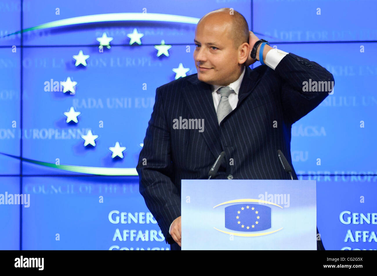 12 septembre 2011 - Bruxelles, BXL, Belgique - Secrétaire d'Etat polonais pour l'Europe NIKOLAJ DOWGIELEWICZ donne un point de presse à la fin d'un conseil affaires générales à Bruxelles. (Crédit Image : © Wiktor Dabkowski/ZUMAPRESS.com) Banque D'Images