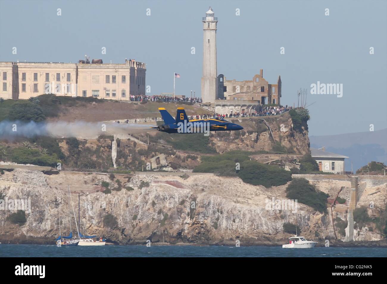 Le 7 octobre, 2011 - San Francisco, Californie, États-Unis - Les Blue Angels de la Marine d'effectuer des manœuvres acrobatiques pendant le spectacle aérien à Fleetweek à San Francisco (crédit Image : © Dinno Kovic/Southcreek/ZUMAPRESS.com) Banque D'Images