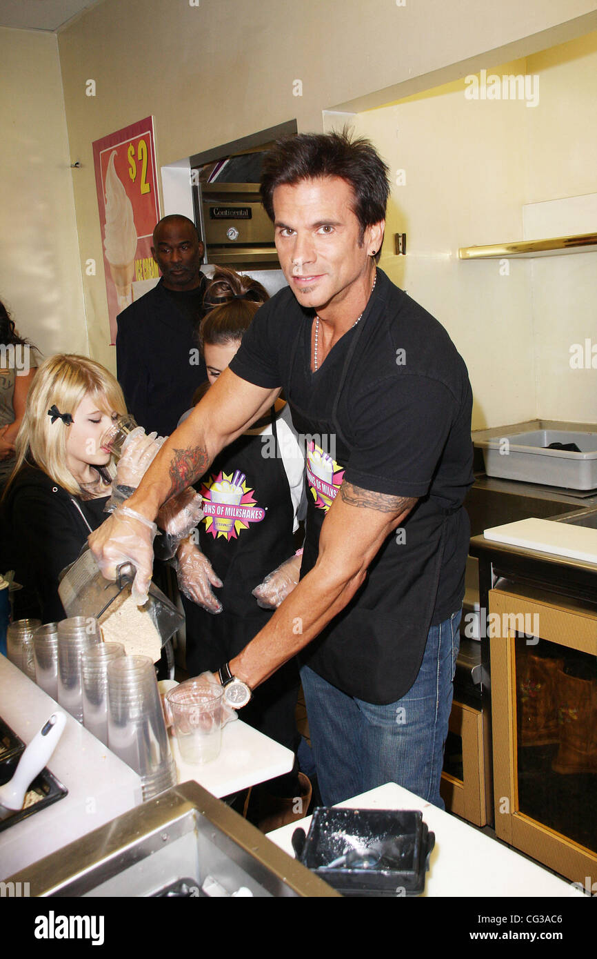 Lorenzo Lamas crée son propre Milkshake, "le renégat", à des millions de milkshakes à West Hollywood West Hollywood, USA - 30.12.10 Banque D'Images