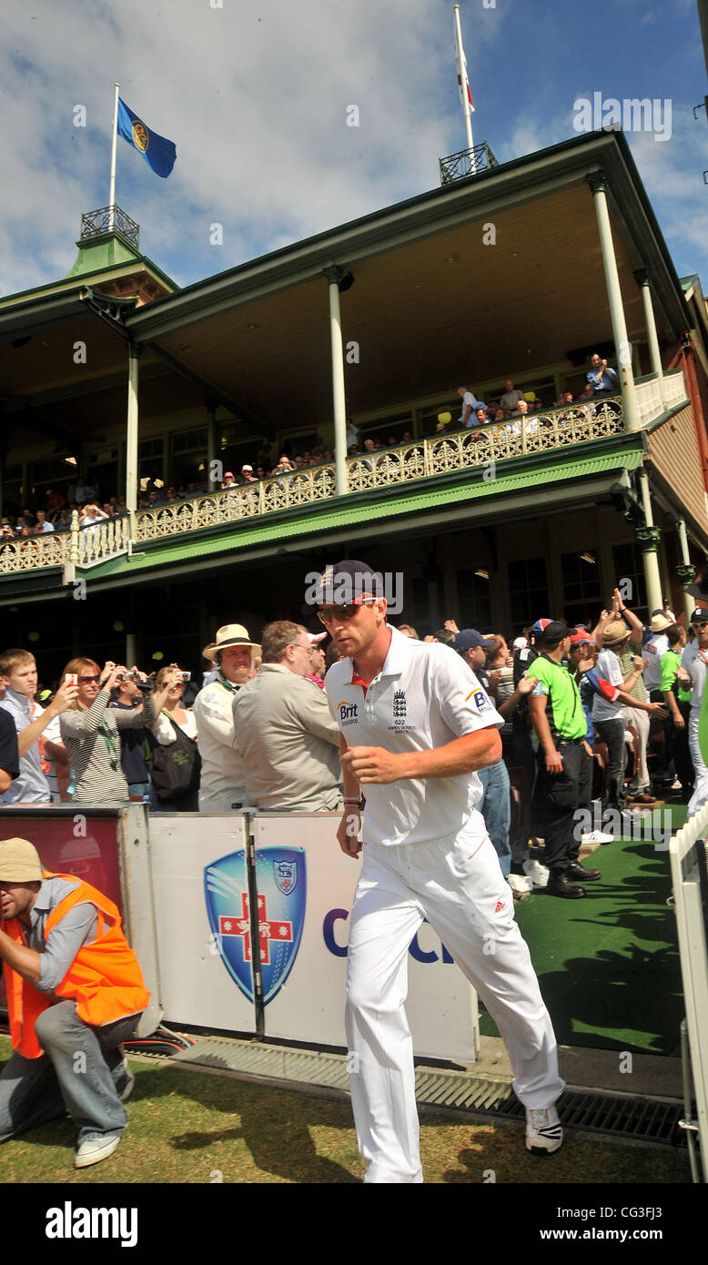 Phil l'Angleterre l'équipe de cricket de Collingwood ont battus l'Australie le dernier test de cendres à Sydney. C'est la première fois en 24 ans que l'Angleterre a gagné sur le sol australien. L'Angleterre bat l'Australie par un innings et 83 pour sceller leur victoire. Sydney, Australie Banque D'Images