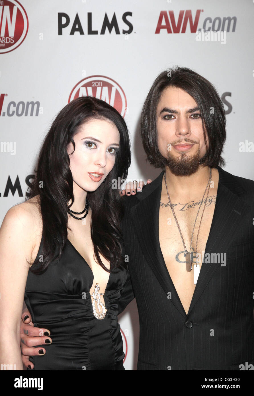 Aiden Ashley et Dave Navarro l'AVN Awards 2011 qui a eu lieu au Palms Casino Resort - Arrivées Las Vegas, Nevada - 08.01.11 Banque D'Images