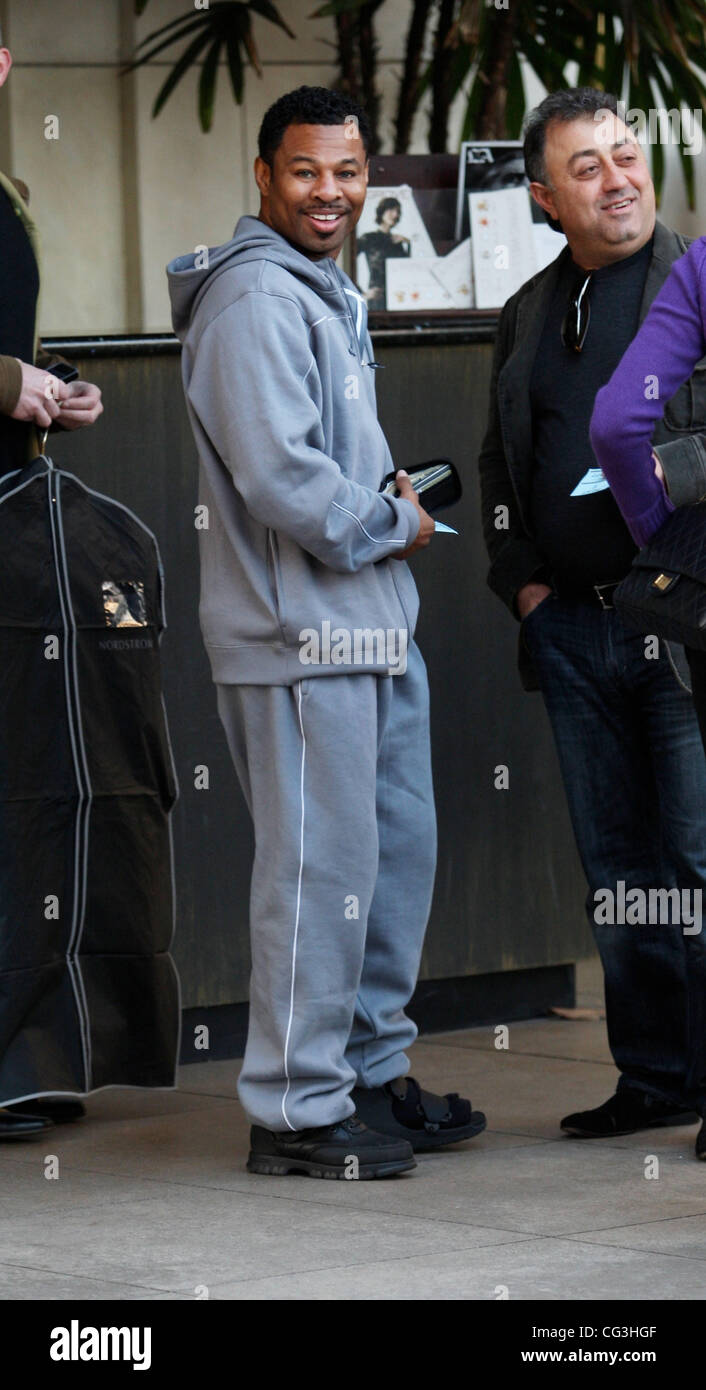 Et l'ancien boxeur super-légers WBA Super Champion, Shane Mosley, du shopping au bosquet à Hollywood, Los Angeles, USA - 09.01.11 Banque D'Images