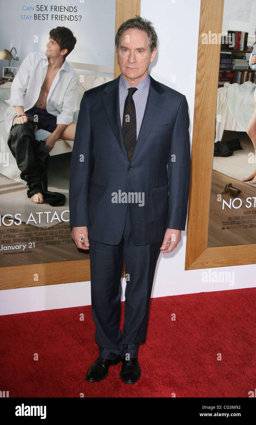 Kevin Kline Los Angeles Premiere de 'No Strings Attached' qui s'est tenue au Regency Village Theatre de Los Angeles, Californie - 11.01.11 Banque D'Images