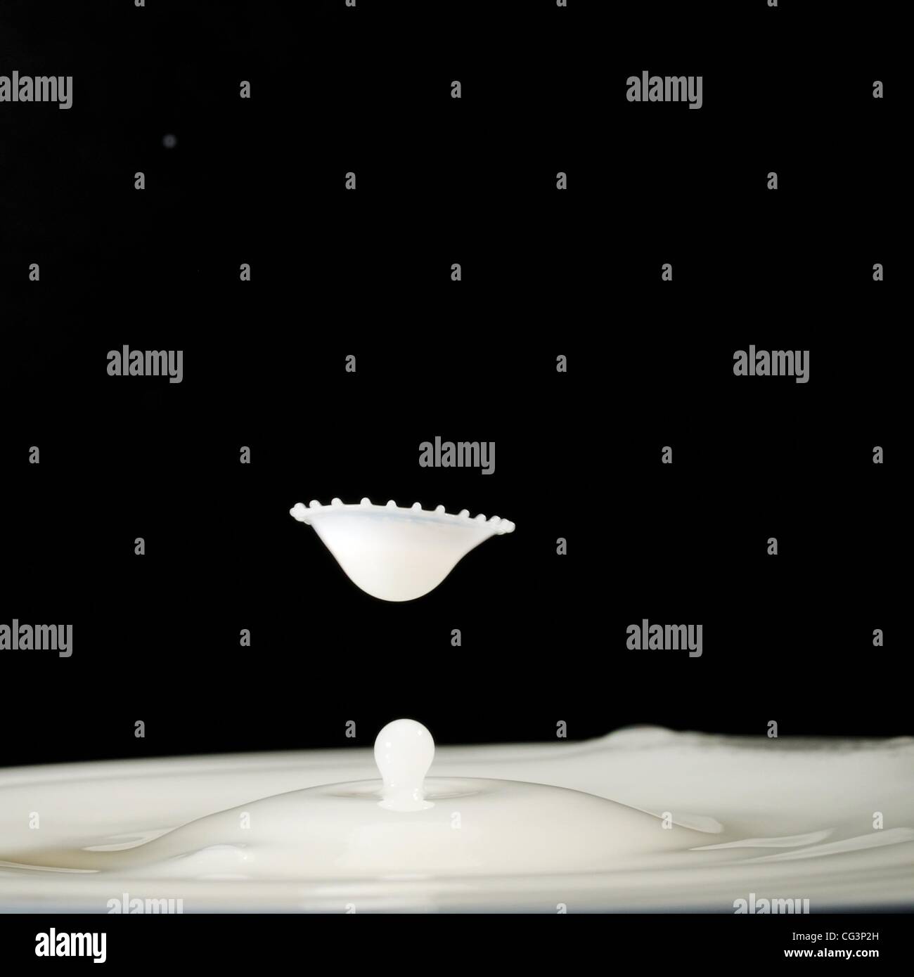 Une photographie à grande vitesse high speed camera capture un tombant goutte de lait Chine - janvier 2011 , Banque D'Images