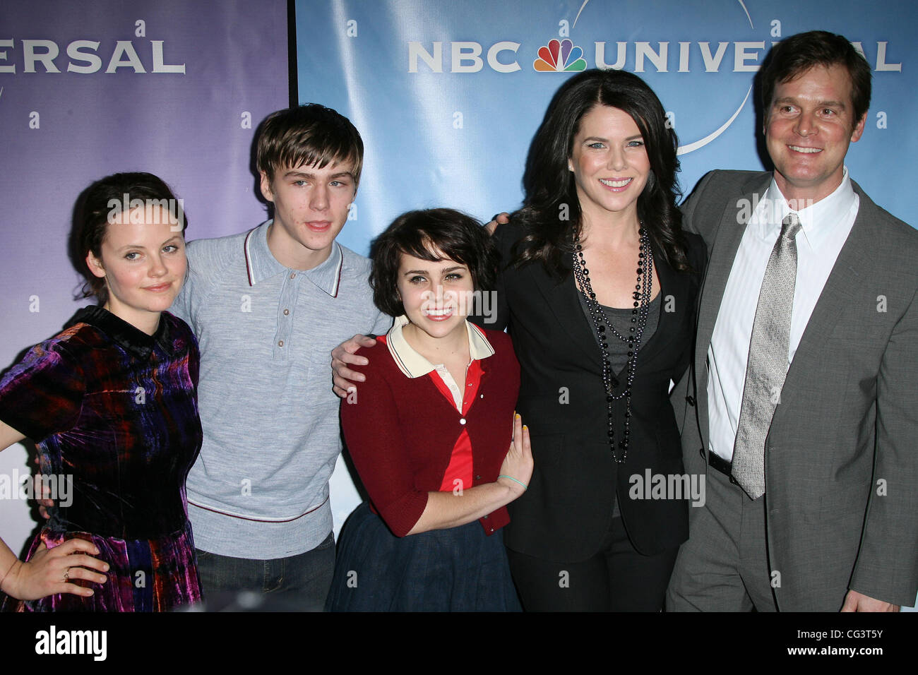 Sarah Ramos, Miles Heizer, Mae Whitman, Lauren Graham et Peter Krause NBC Universal 2011 TCA Winter Press Tour All-Star party qui a eu lieu à à l'hôtel Langham Huntington, Pasadena, Californie - 13.01.11 Banque D'Images