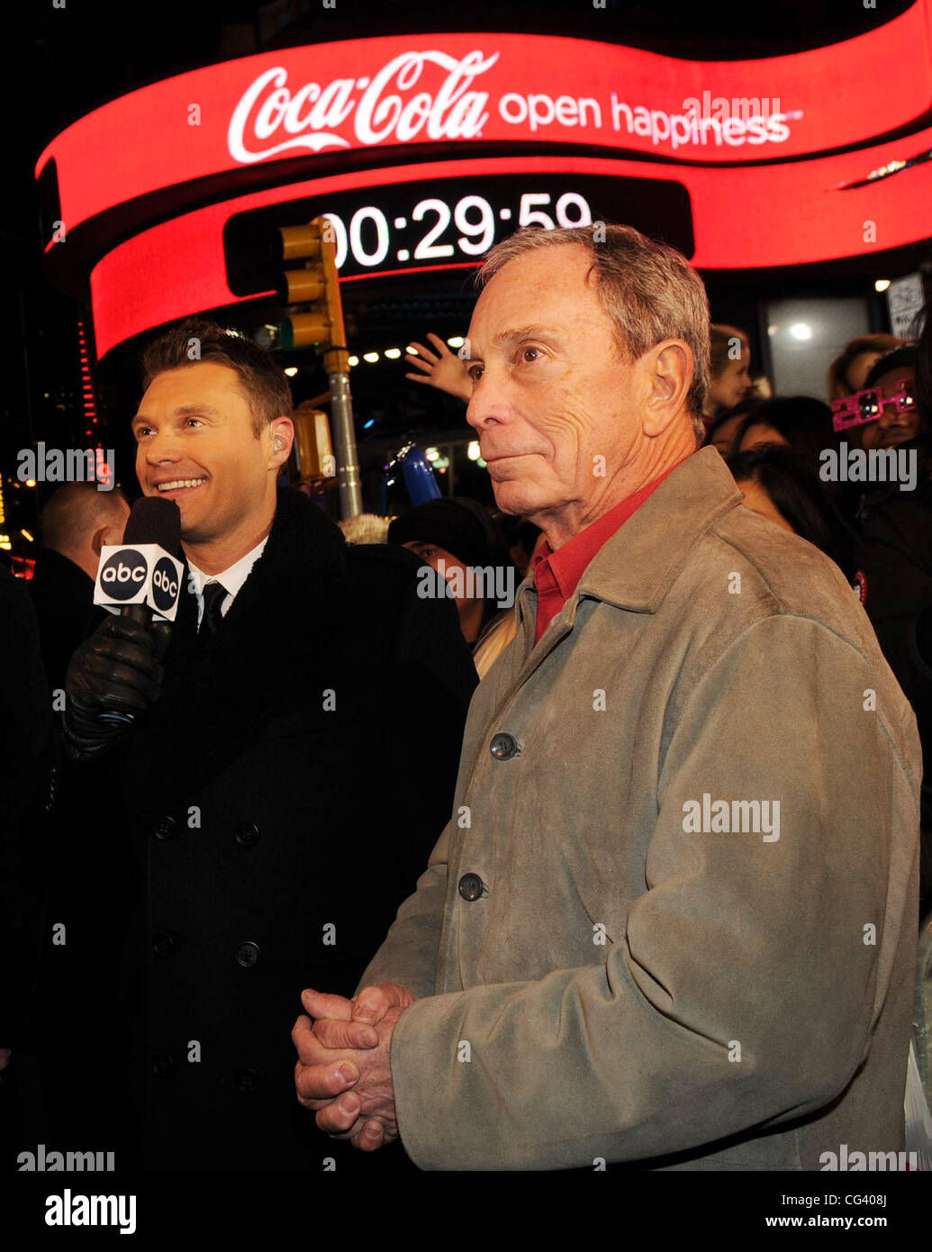 Ryan Seacrest et le maire Bloomberg 2011 célébrations du Nouvel An à Times Square New York City, USA - 01.01.11 Banque D'Images