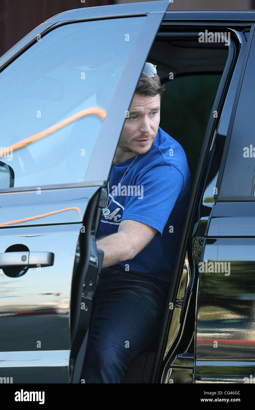 Kevin Connolly arrive à l'objectif de regarder les séries éliminatoires de la Conférence de football américain entre les Steelers de Pittsburgh et les Jets de New York. Los Angeles, Californie - 23.01.11 Banque D'Images