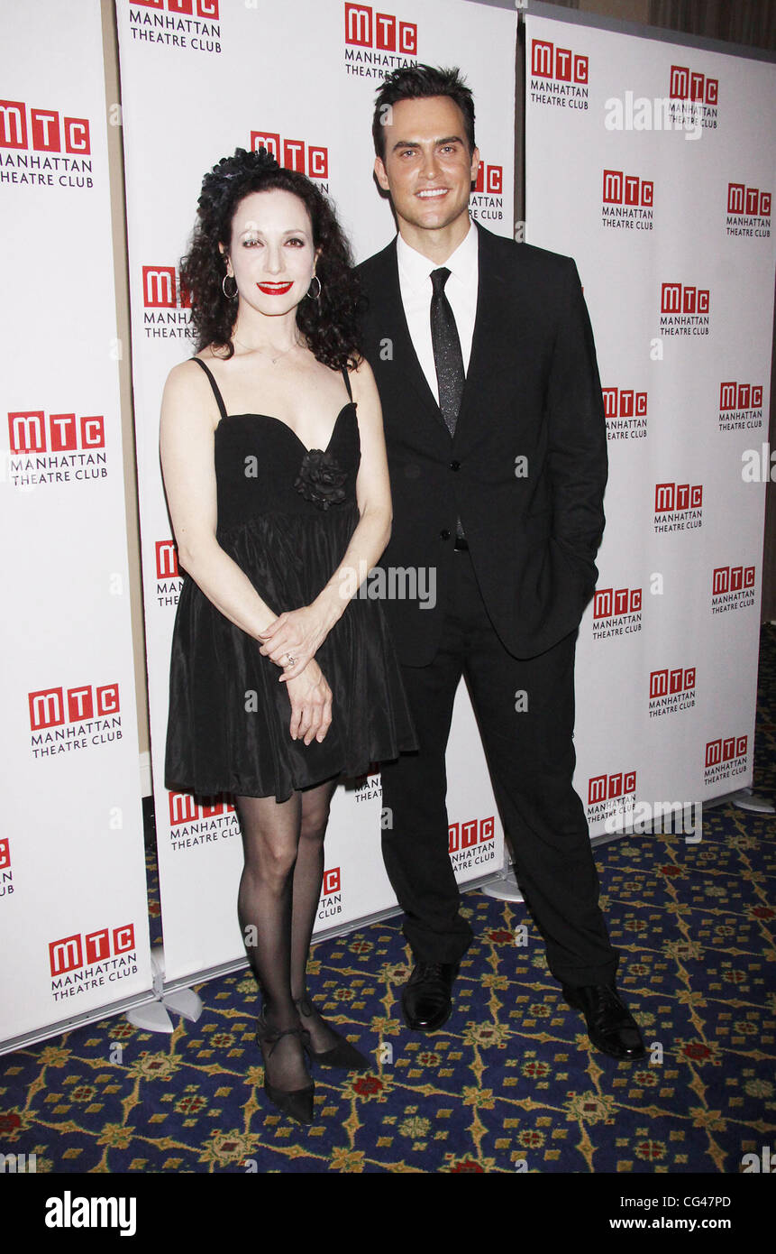 Bebe Neuwirth Et Cheyenne Jackson Lors De La Pre Show Photo Appel A Une Nuit Intime Manhattan Theatre Club Beneficient D Hiver De La Tenue A L Hotel Plaza La Ville De New York Usa