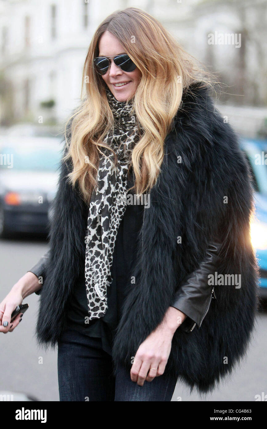 Elle Macpherson après avoir déposé ses enfants à l'école de Londres, Angleterre - 28.01.11 Banque D'Images