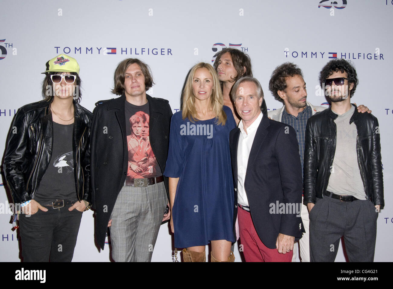 Dee Et Tommy Hilfiger Banque D Image Et Photos Alamy