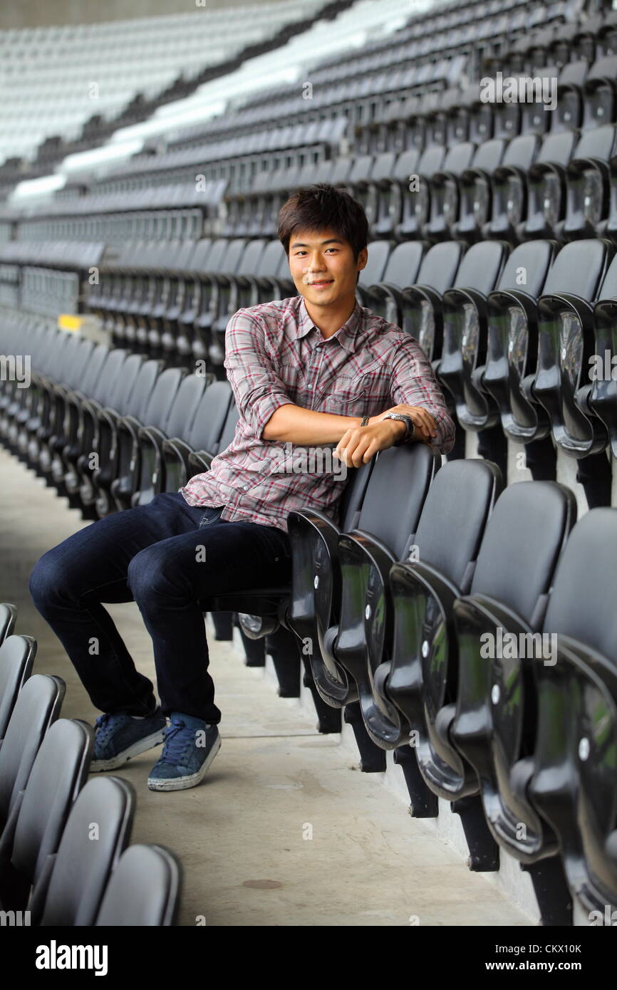 Sur la photo : nouvelle signature de Swansea, Ki Sung-Yueng au Liberty Stadium, dans le sud du Pays de Galles. Vendredi 24 Août 2012 Re : Milieu de terrain Sung-Yeung Ki a terminé son presque 6 millions de livres sterling à Swansea City FC de Celtic. Banque D'Images