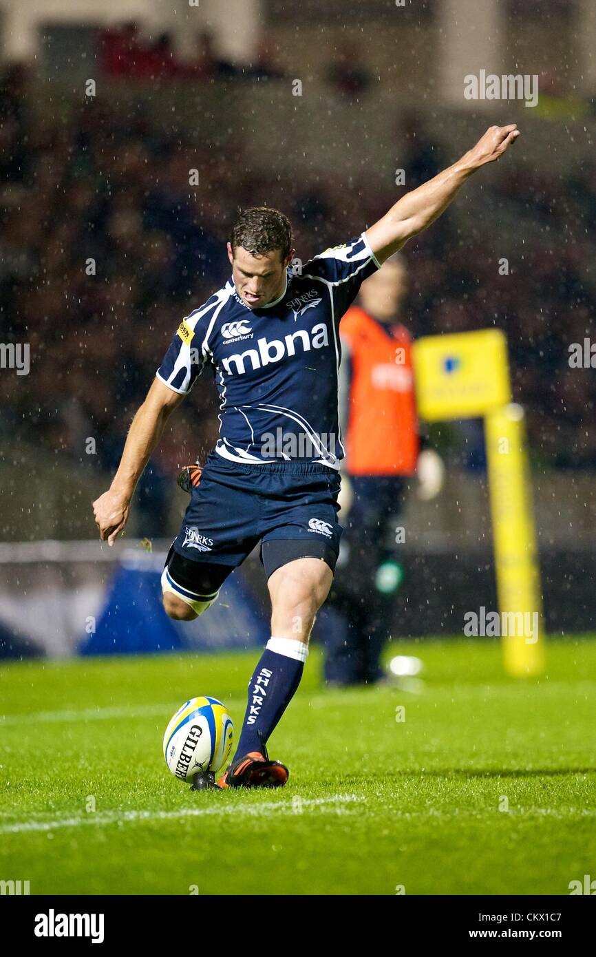 24.08.2012 Salford, Angleterre. Sale Sharks fly demi Nick Macleod (WAL) en action au cours de la pré saison match amical entre les Sale Sharks et Leinster Rugby. Banque D'Images