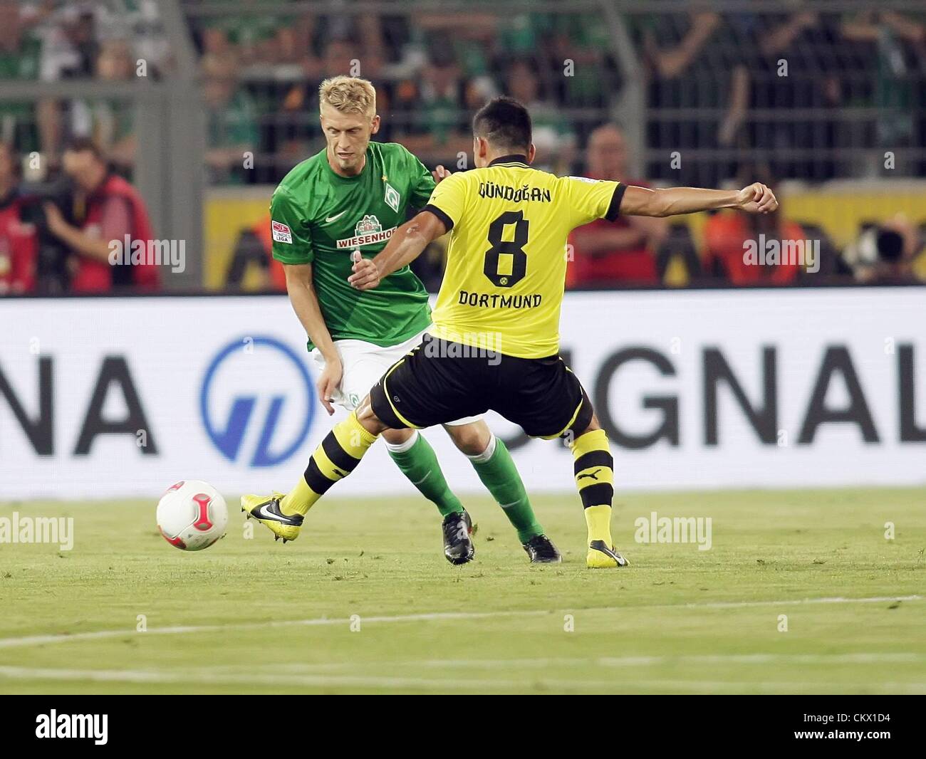 24.08.2012. Dortmund, Allemagne. Borussia Dortmund et Werder Brême. Aaron Hunt SV Werder Bremen et Borussia Dortmund Ilkay Gundogan Banque D'Images