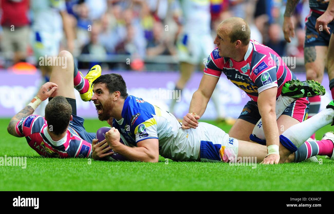 25 août 2012. Londres, Angleterre. Tyrone McCarthy marquant un essai au cours de la Carnegie Challenge Cup Finale entre Leeds Rhinos et Warrington Wolves du stade de Wembley. Banque D'Images