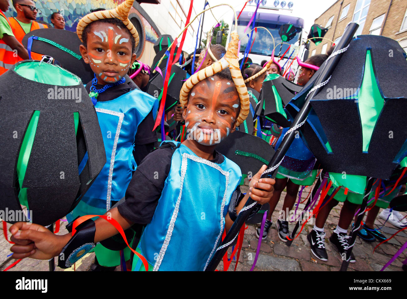 26 août 2012. Les participants au carnaval de Notting Hill sur la Journée de l'enfance, Londres, Angleterre. Crédit : Paul Brown / Alamy Live News Banque D'Images