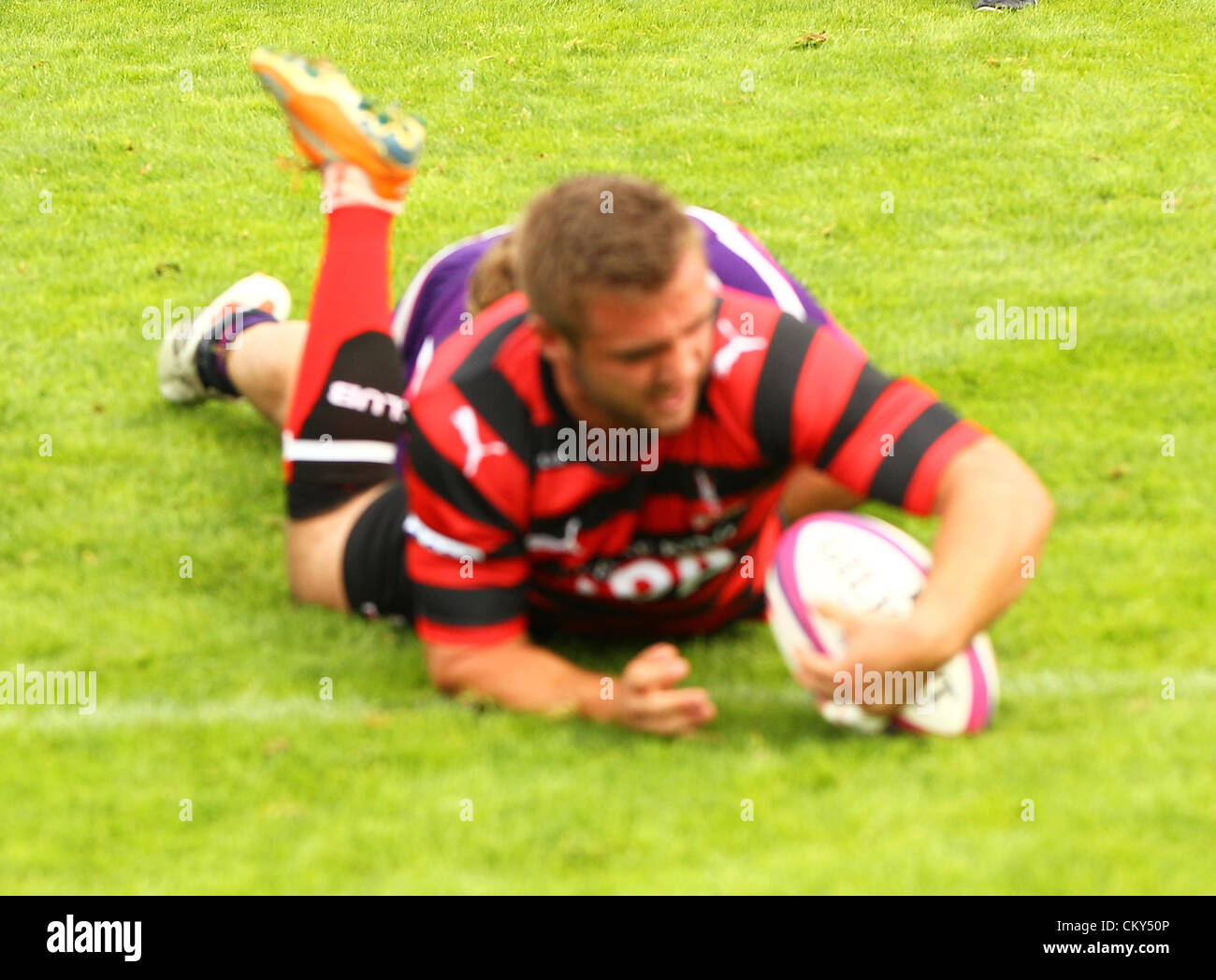 01.09.2012. Loughborough, Angleterre. Blackheaths Ben Ibrahim scores au cours du montage d'une division entre les étudiants et de Loughborough Blackheath RFC de Meadow Lane. Banque D'Images