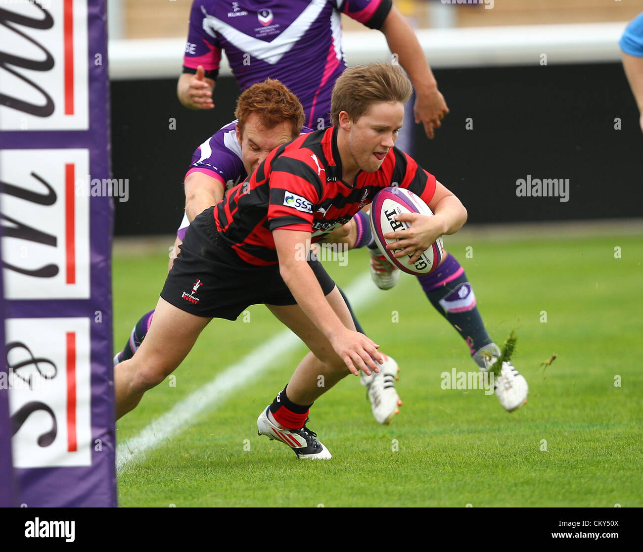 01.09.2012. Loughborough, Angleterre. Blackheaths Jack Walsh scores au cours du montage d'une division entre les étudiants et de Loughborough Blackheath RFC de Meadow Lane. Banque D'Images