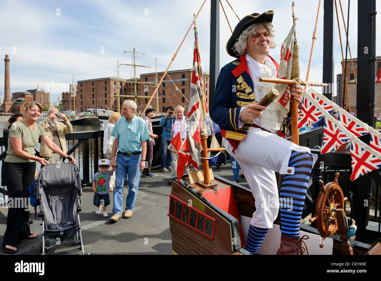 Samedi 1er septembre 2012. Liverpool, Royaume-Uni. La mer d'Irlande 2012 Tall Ships Regatta. Animations de rue à l'Albert Dock, Liverpool. Banque D'Images