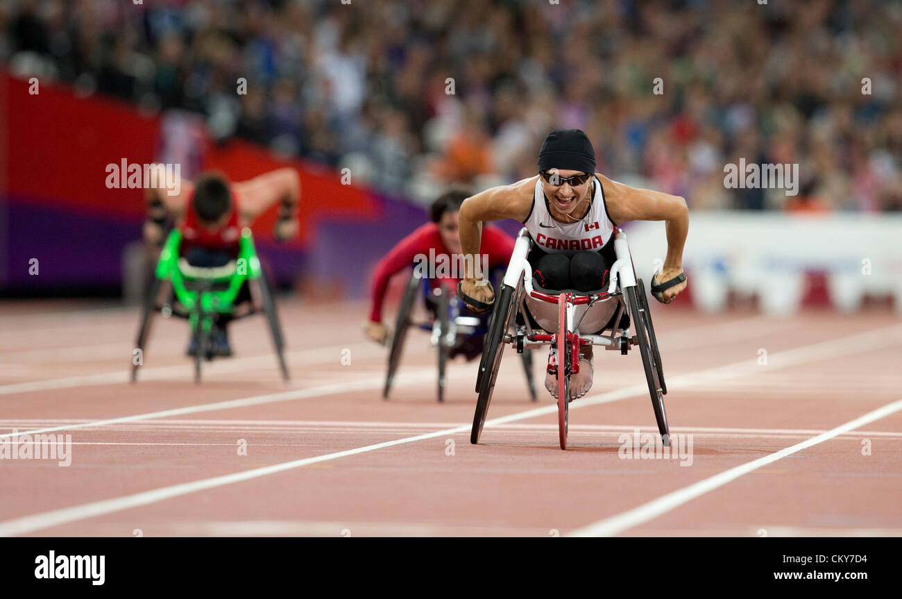 Michelle Stilwell du Canada roule à travers la ligne d'arrivée pour remporter le 200 mètres femmes T52 au sprint aux Jeux Paralympiques de Londres. Banque D'Images