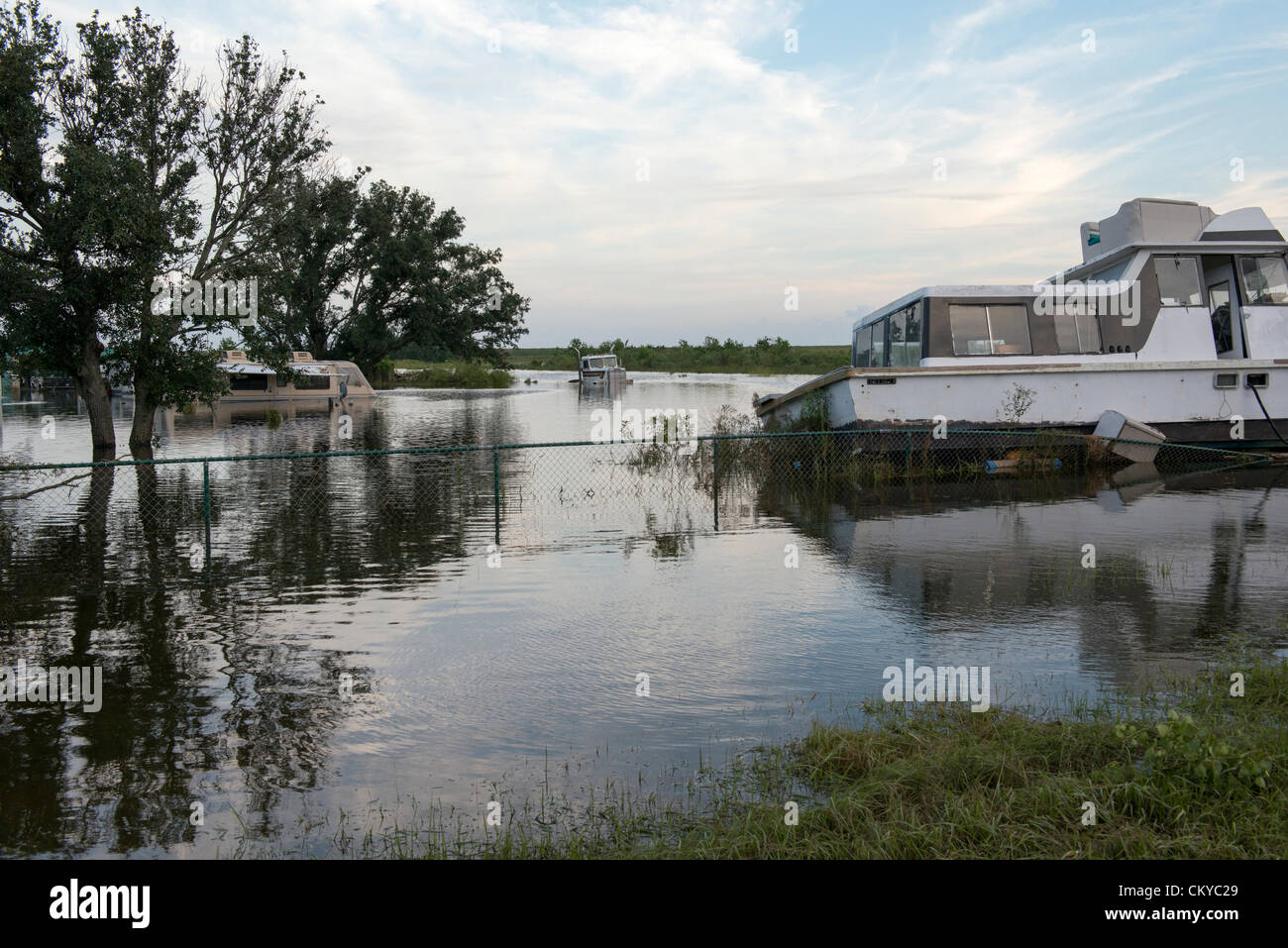 E. Howze Beach Road à Slidell Northshore's le Samedi, 1 septembre 2012. L'inondation des rivières et du lac Pontchartrain menace toujours l'Slidell, Louisiane et la Côte-d'Isaac en conséquences. Les autorités de Saint Tammany Parish a émis une évacuation obligatoire le samedi soir dans les zones qui entourent la rivière des Perles, craignant la rivière gonflée peut contourner l'écluse n° 1 et de l'écluse no 2 et libérer un 20-ft de tempête dans les collectivités rurales. Banque D'Images