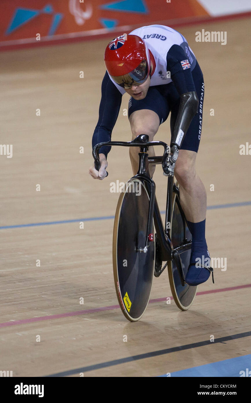 02.09.2012 Londres, Angleterre. Jon-Allan BUTTERWORTH (GBR) en action lors de la finale de la catégorie mixte C1 à C5 sprint par équipe au jour 4 des Jeux Paralympiques de cyclisme sur piste du vélodrome. Banque D'Images