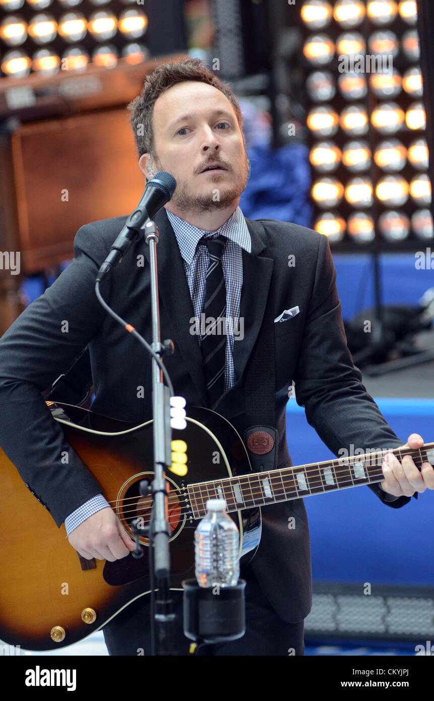 Paul Doucette sur scène pour NBC Today Show Concert avec Matchbox Twenty, Rockefeller Plaza, New York, NY Le 3 septembre 2012. Photo par : Derek Storm/Everett Collection Banque D'Images