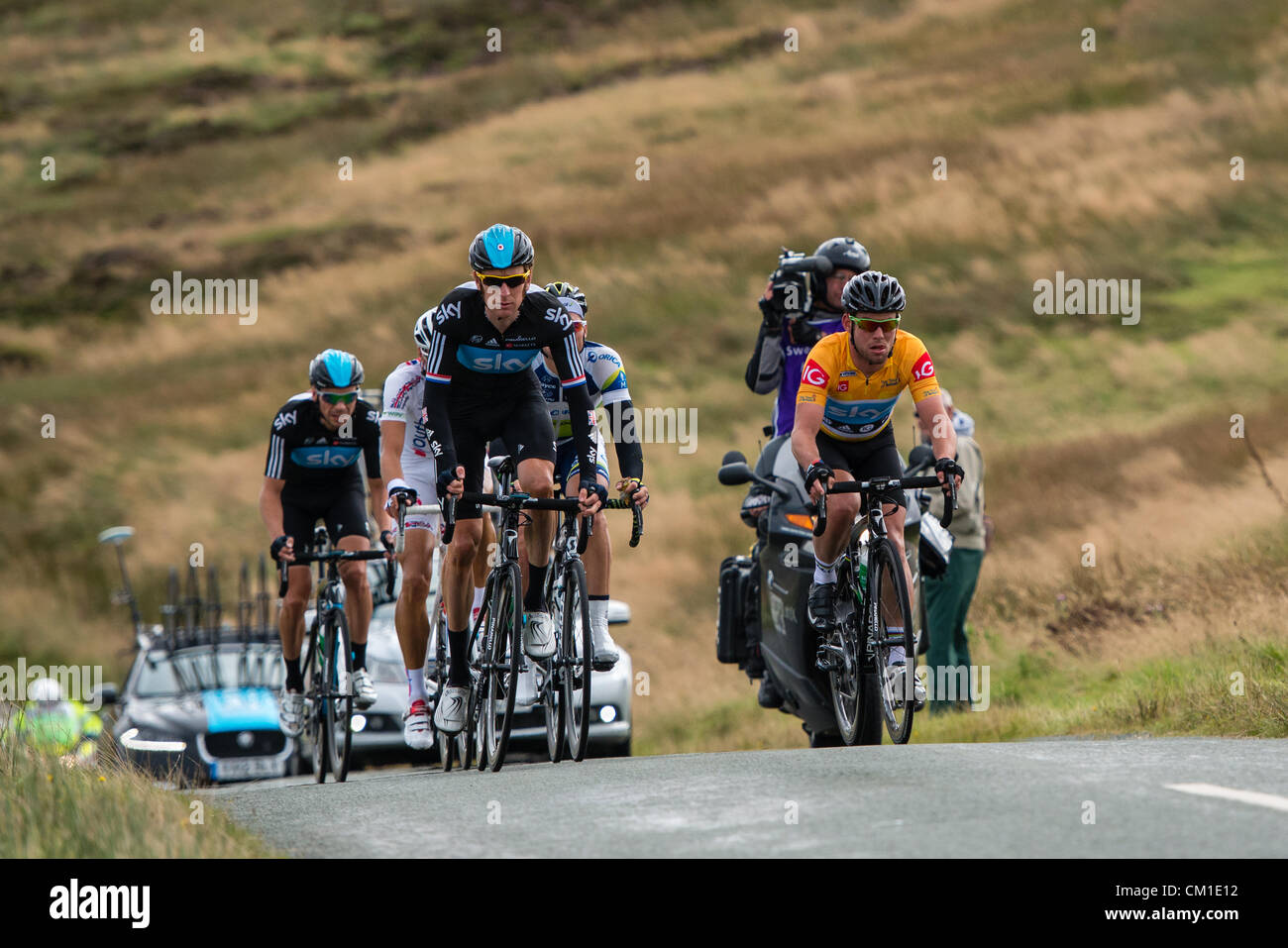 Le Staffordshire, au Royaume-Uni. 13 septembre 2012. Bradley Wiggins et Mark Cavendish, à la fois l'équipe Sky, a chuté de peloton sur le Staffordshire maures sur l'étape 5 du Tour de Grande-Bretagne, le 13 septembre 2012. Crédit : Paul Griffiths / Alamy Live News Banque D'Images