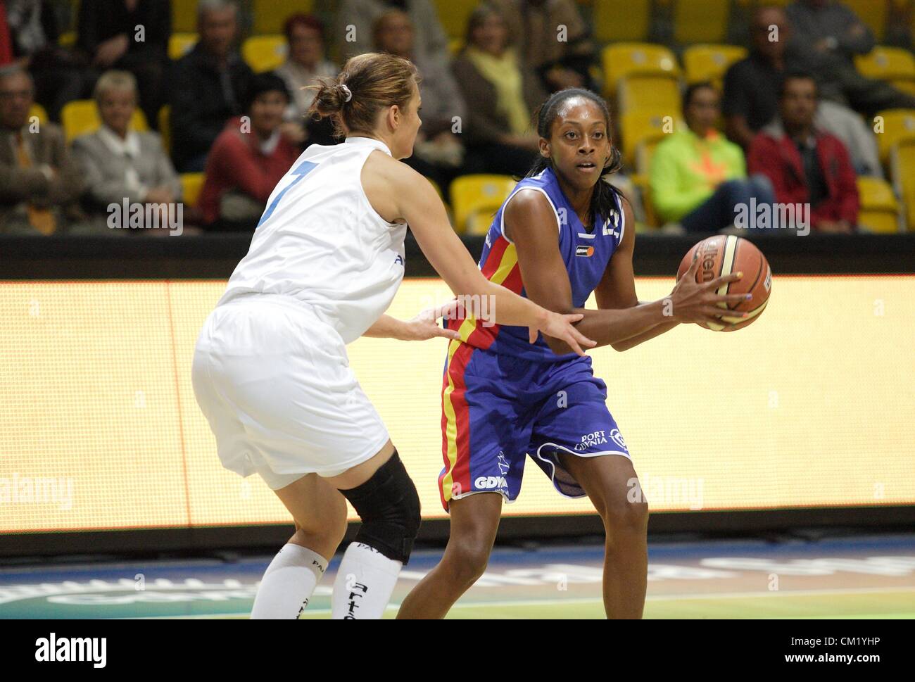 Gdynia, Pologne 16 juin, septembre 2012. 2e Malgorzata Dydek Cup In Memoriam. Antonia Bennett (22) en action au cours de Gdynia BI v Artego Bydgoszcz jeu. Banque D'Images