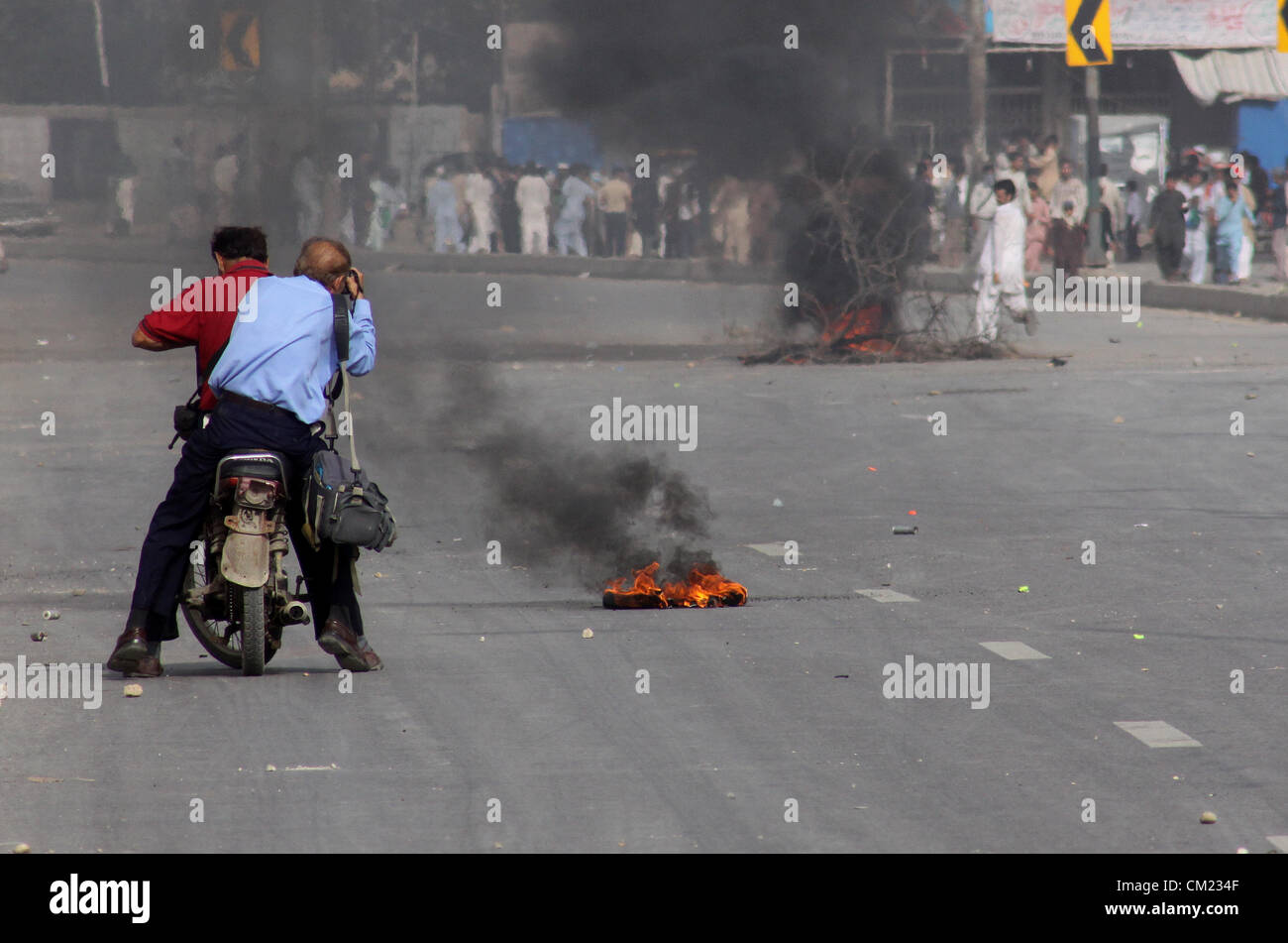 Karachi, Pakistan, lundi 17 septembre 2012. Les musulmans pakistanais de islami Jamiat-e-talba protester contre le film blasphématoire à l'extérieur de l'u. s consulat à Karachi Banque D'Images