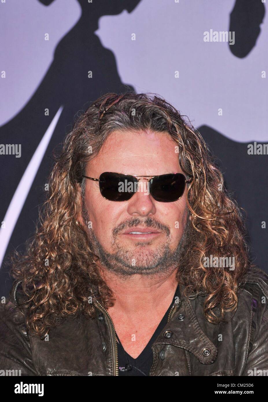 Fher Olvera à la cérémonie d'intronisation pour l'Mana Groupe intronisé au Rock Hollywood Walk, Guitar Center, Los Angeles, CA Septembre 17, 2012. Photo par : Elizabeth Goodenough/Everett Collection Banque D'Images