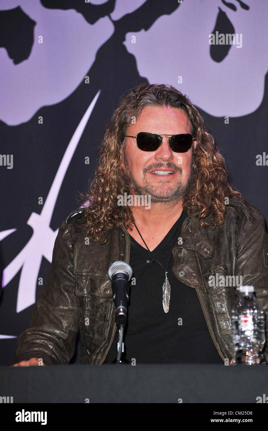 Fher Olvera à la cérémonie d'intronisation pour l'Mana Groupe intronisé au Rock Hollywood Walk, Guitar Center, Los Angeles, CA Septembre 17, 2012. Photo par : Elizabeth Goodenough/Everett Collection Banque D'Images