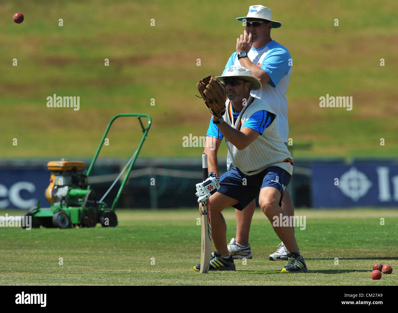 PRETORIA, AFRIQUE DU SUD - le 18 septembre, Entraîneur Matthew Maynard et assistant Chris van Noordwyk durant la Nashua Titans media journée portes ouvertes au parc SuperSport le 18 septembre 2012 à Pretoria, Afrique du Sud Photo De Duif du Toit / Images Gallo Banque D'Images