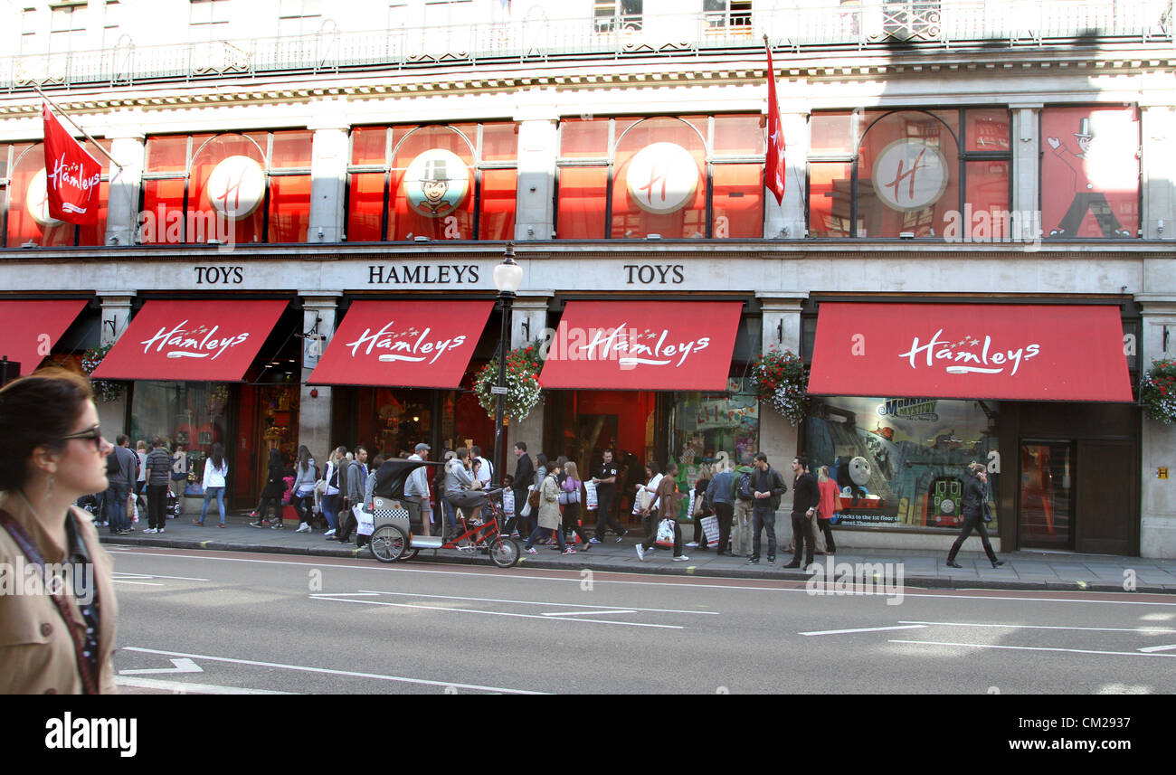 Londres Hamleys, in London's Regent Street - le plus grand magasin de jouets  - a été acheté par le jouet Français Ludendo Groupe cette semaine. Il a  précédemment été administré par
