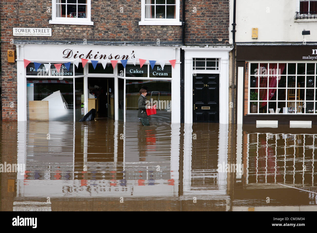 Les ENTREPRISES LOCALES SUR INONDÉE POUR VILLE DE YORK DE YORK NORTH YORKSHIRE ANGLETERRE 27 Septembre 2012 Banque D'Images