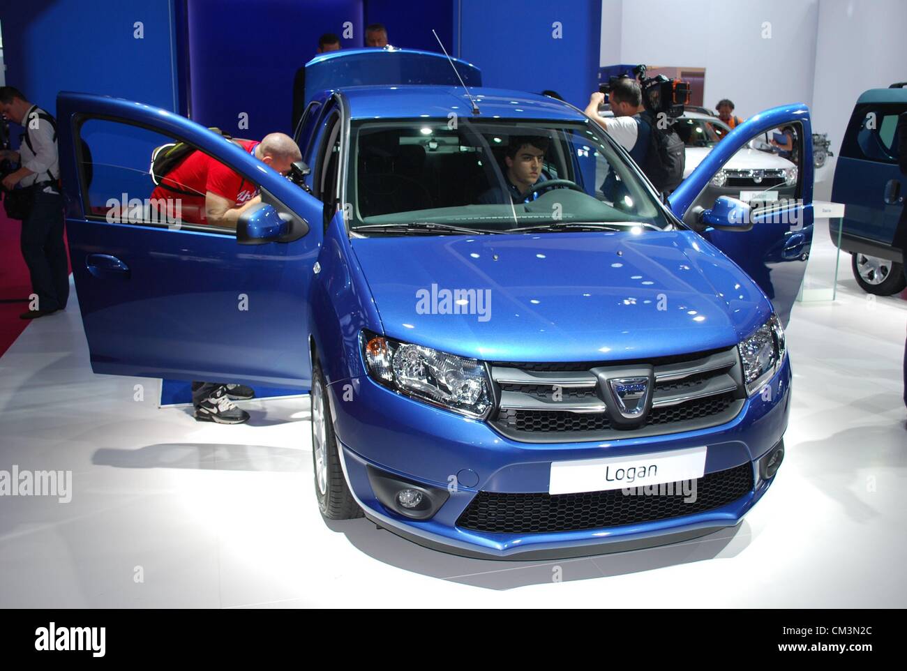 La Dacia Logan a été présenté au cours de l'Automobile de Paris à Paris, France jeudi, 27 Septembre, 2012. (CTK Photo/Jan Sadilek) Banque D'Images