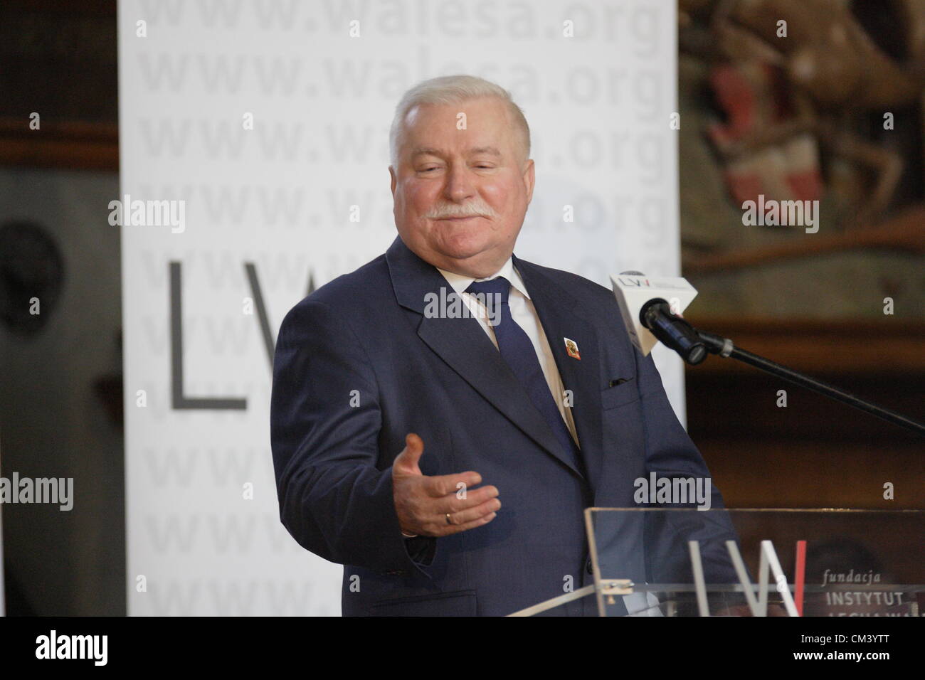 Gdansk, Pologne 29 septembre 2012 Belariusian oppositionnel Ales Belyatsky lauréat du Prix 2012 Lech Walesa. L'ancien président polonais Lech Walesa parle durant la cérémonie. Banque D'Images